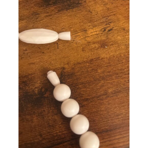 Vintage White Lucite Bead Necklace – Chunky Mod Retro w/ Hidden Clasp - Picture 15 of 15